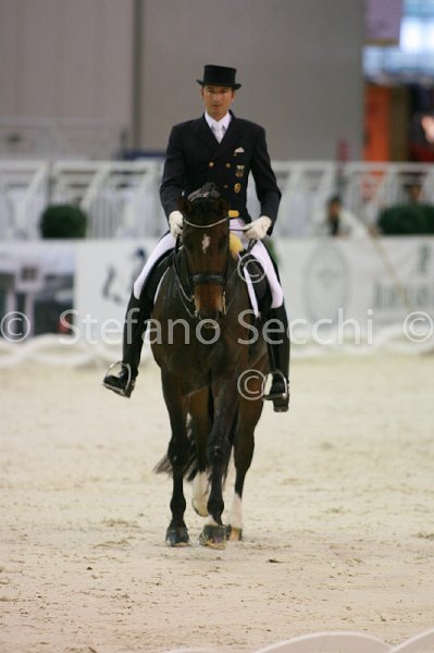 LAUGKS_MEGGLE\'S WELTTALL_MILANO_2011_SS2_2403.jpg